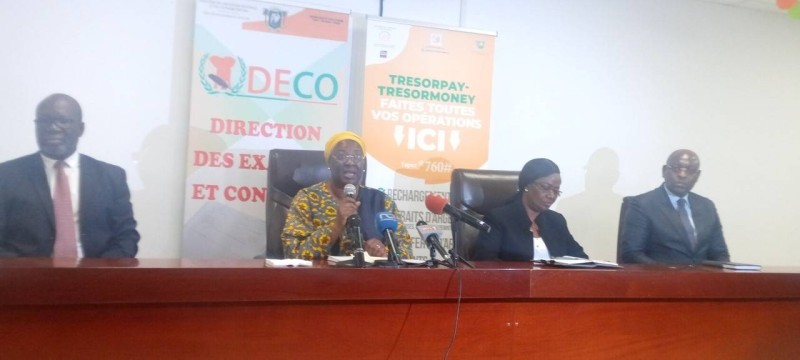 La directrice des examens et concours (Deco), Dosso Nimaga Mariam et le receveur général des finances, Noëlle Emile Akissi Antony, appellent les populations à s’approprier l’opération. (Dr)