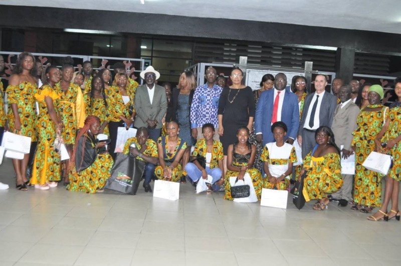 Ce sont au total 55 boursiers de la 11ème promotion qui ont reçu des kits composés de leurs billets d'avion et de goodies estampillés « Sublime Côte d'Ivoire ».