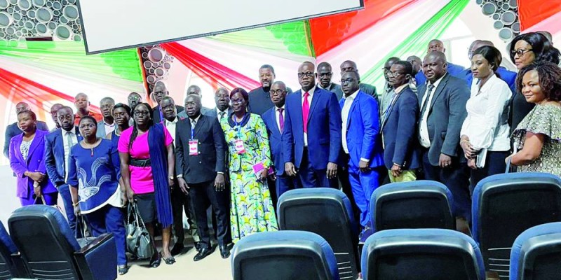 Les auditeurs internes ont organisé une conférence publique. (Photo : Dr)