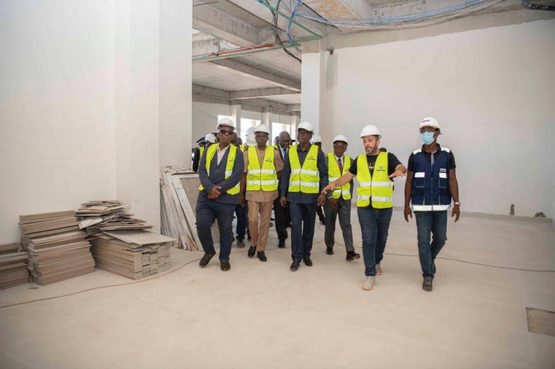 Le ministre Amadou Koné attire l'attention de l'entreprise. (Ph: Dr)