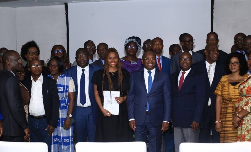 Le Ministre Siandou Fofana pour exhorter ses collaborateurs en poste à l’intérieur du pays, à être des VRP (Vendeurs-Représentants-Placiers) de la stratégie nationale de développement touristique