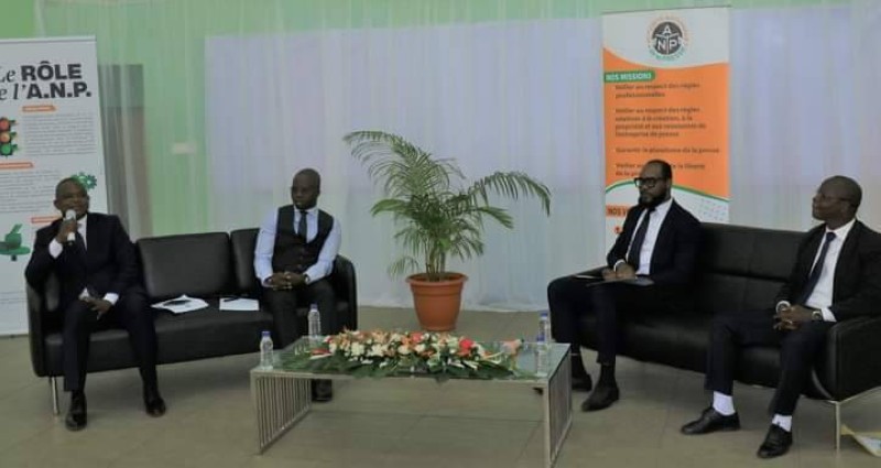 Les panélistes de la 13e session d'Anp Academy sur la responsabilité sociale des journalistes quand le pays fait face à une agression extérieure. (Ph: Dr)