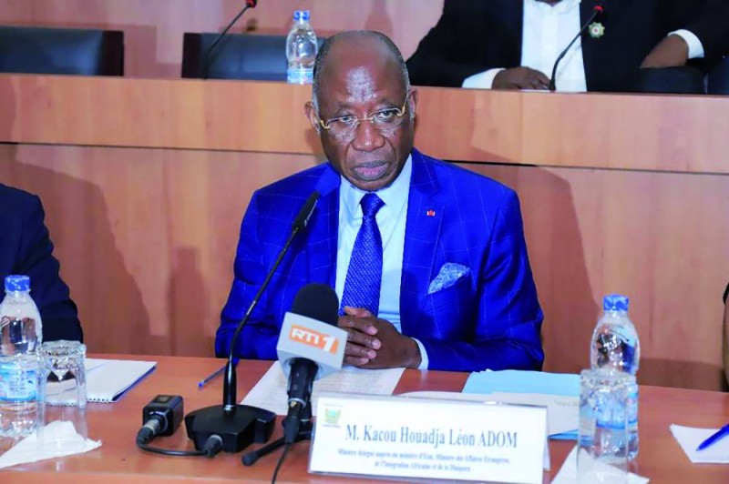 Le ministre délégué auprès du ministre d’Etat, ministre des Affaires étrangères, de l’Intégration africaine et de la Diaspora, Léon Adom-Kacou Houadja, était face aux élus. (Ph: Dr)