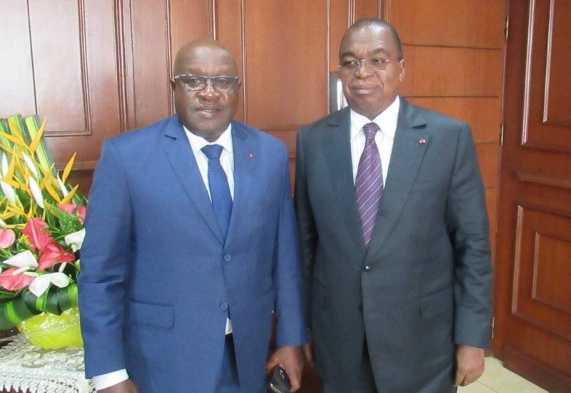Le Président du Forum, Lassina Fofana en compagnie du ministre camerounais des finances
