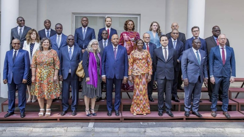 La photo de famille pour immortaliser l'événement. (Ph: Primature)