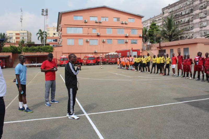 Le directeur général de l'Office nationale de la protection civile (au micro) invitant les participants à un esprit de cohésion et de discipline. (Dr)