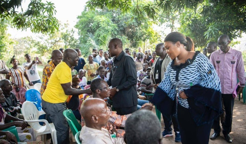 Les ministres Amadou Koné et Myss Belmonde Dogo à Kapo-Kahankro suite aux décès de 6 enfants