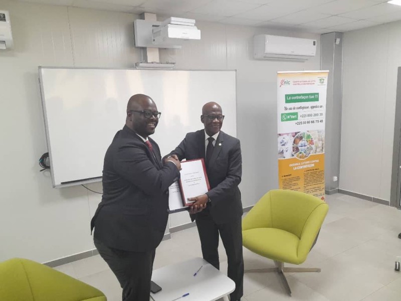 Le directeur général de Canal  Côte d’Ivoire Aziz Diallo et M. N’zi Michel