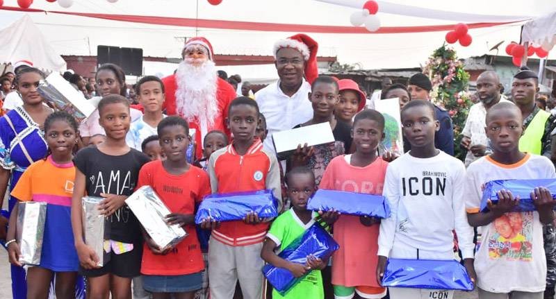Les enfants sont repartis les bras chargés de cadeaux. (Ph: Dr)