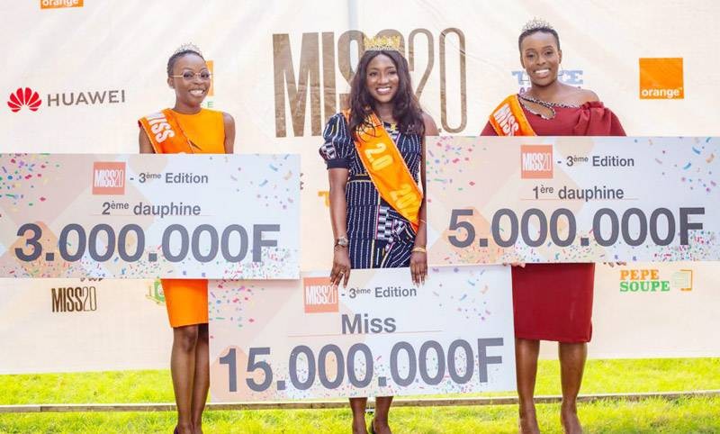 La Miss 2.0 2022, Makany Touré (au centre) et ses deux dauphines. (Ph: Dr)