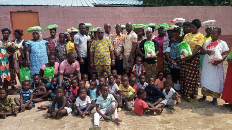 Plusieurs ménages du village ont reçu des kits alimentaires de la part de la Fondation Vodia international. (Ph: Dr)