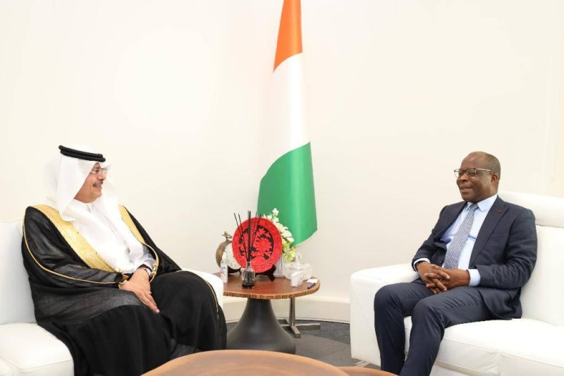 Le ministre Pierre Dimba et l’Ambassadeur d’Arabie Saoudite en Côte d’Ivoire, SEM Abdulah Bin Hamad Al-Subaie.