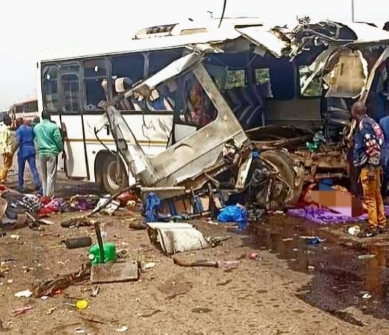 Plusieurs personnes ont trouvé la mort dans ce violent accident de circulation. (DR)