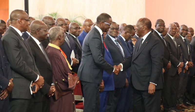 Le président du patronat ivoirien saluant le Chef de l'Etat. (Ph: Honoré Bosson)