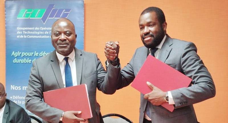 Gnon Laurent (à droite) héritant de dossiers de son prédécesseur Patrick Mbengue. (Ph: Dr)