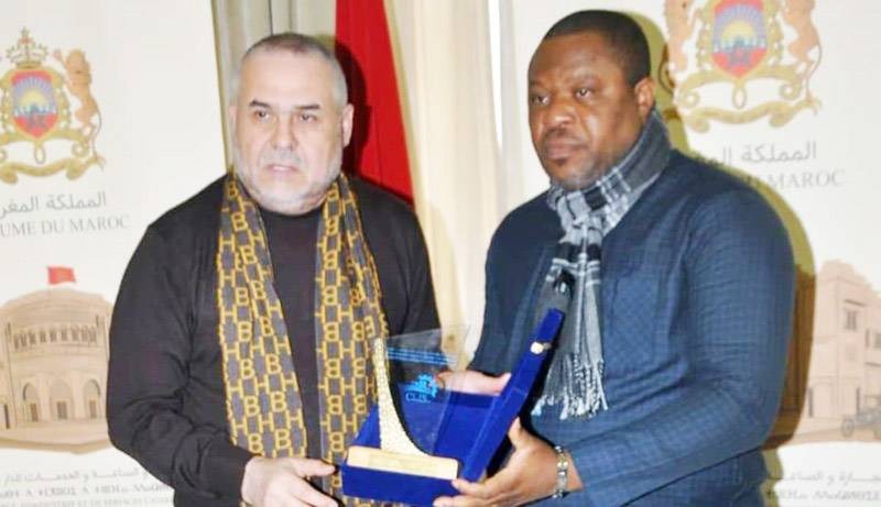 Échange de présents entre le président et son hôte marocain. (Ph: Dr)