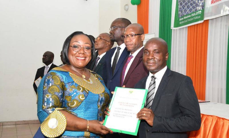 La ministre de la Fonction Publique, Anne Ouloto
