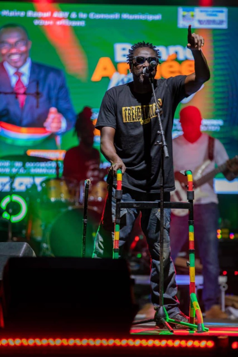 La star ivoirienne du reggae, Ismaël Isaac a mis en transe le public de Marcory.