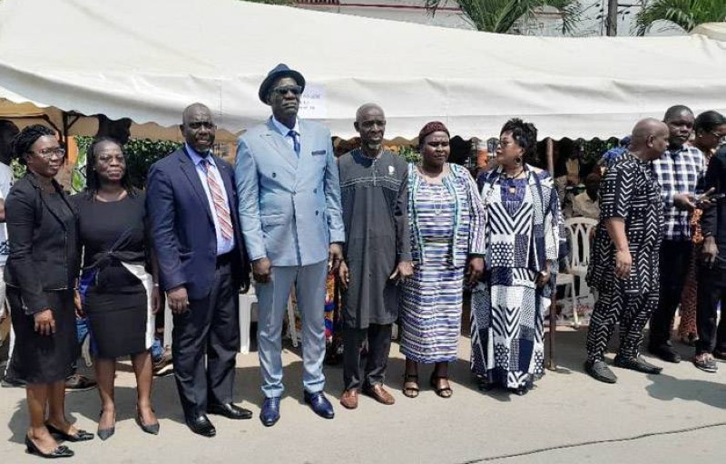 Le député-maire d’Adjamé, Soumahoro Farikou et ses administrés. (Ph: Dr)
