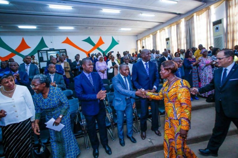 la ministre salutant les parties prenantes. (Ph: Dr)