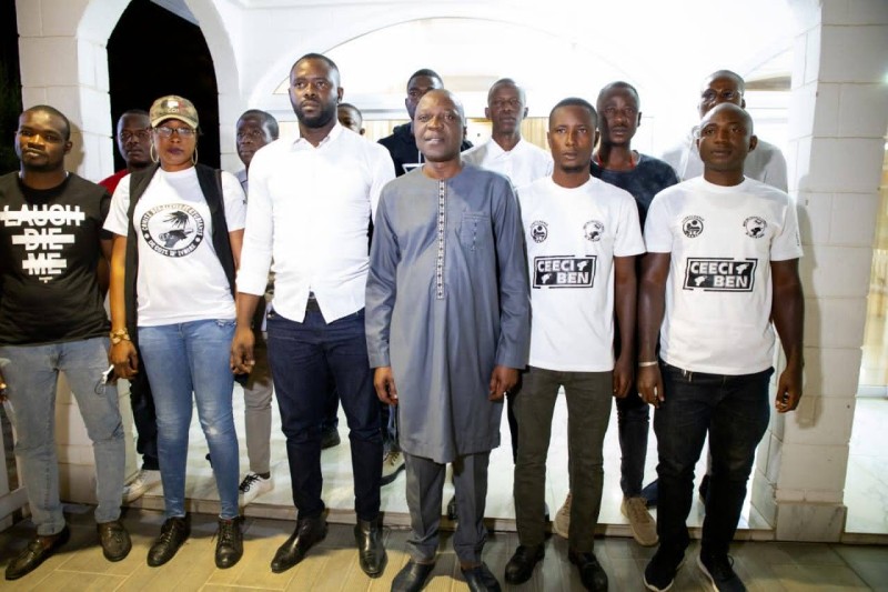 Le ministre Amado Koné et les étudiants du CEECI