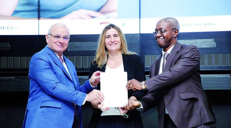 Les différentes parties se sont réjouies de la signature de la convention qui vise l'amélioration du niveau de qualification des jeunes. (Ph: Dr)