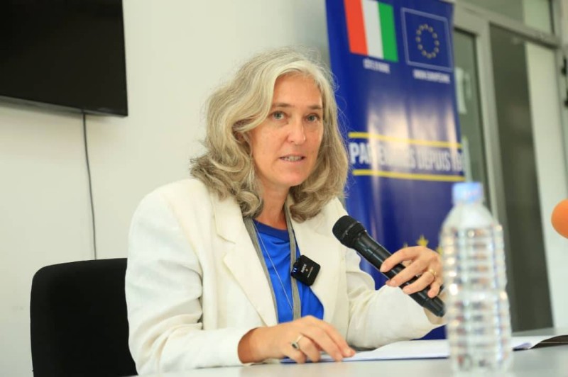 L'Ambassadrice de l'Union européenne, Francesca Di Mauro, présentant le Programme Erasmus. (Dr)
