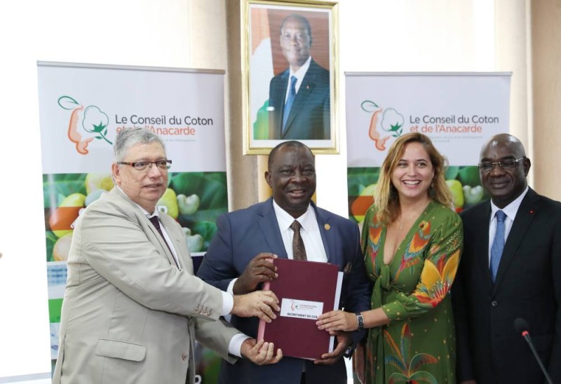 Les copies de la convention entre la Côte d’Ivoire et la République Fédérale du Brésil ont fait l’objet d’une remise officielle