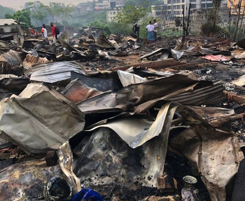 Une vue des dégâts causés par ce violent incendie qui laisse les habitants sans domicile. (Dr)