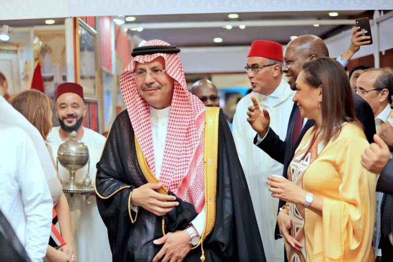 La ministre de la Culture et de la Francophonie de Côte d'Ivoire échangeant avec l'Ambassadeur d'Arabie Saoudite