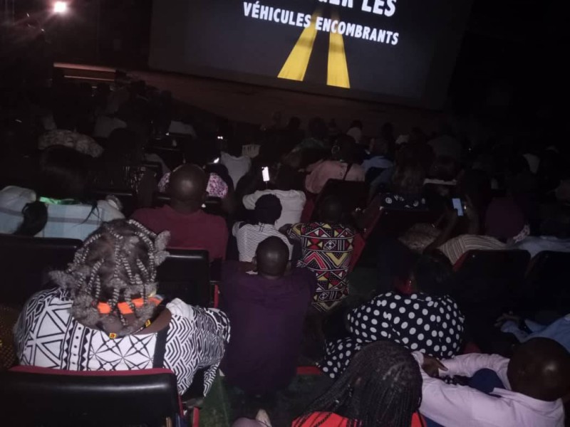 Le cinéphiles ont pris d'assaut la salle du Centre national de presse Henri Zongo pour suivre la projection du film Sira.