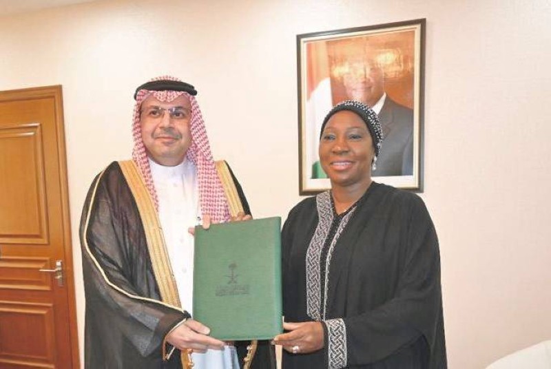 La ministre d'Etat Kandia Camara recevant, la copie des lettres de créance du nouvel ambassadeur d'Arabie Saoudite en Côte d'Ivoire, SEM Saad bin Bakheat Alqathami