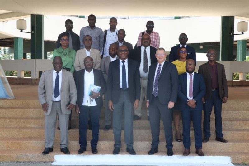 La cérémonie d’ouverture s’est achevée par une photo de famille. (DR)