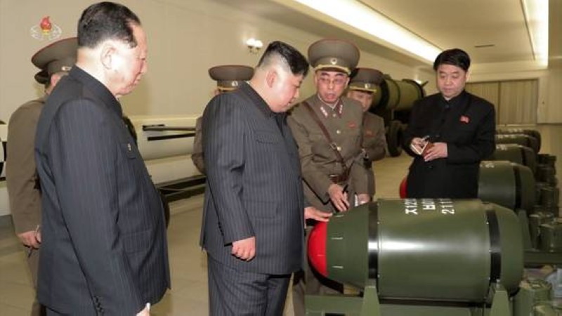 Kim Jong Un visitant l'institut des ogives nucléaires. (Ph: Dr)