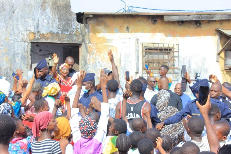 Les populations disent merci à Kandia Camara pour son geste. (DR)
