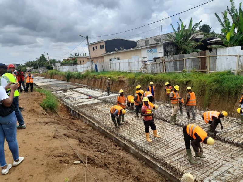 Dans le quartier de N'Dotré, tout comme à Anonkoua-Kouté, de gros ouvrages de drainage des eaux pluviales sont en cours de réalisation (Dr). 2