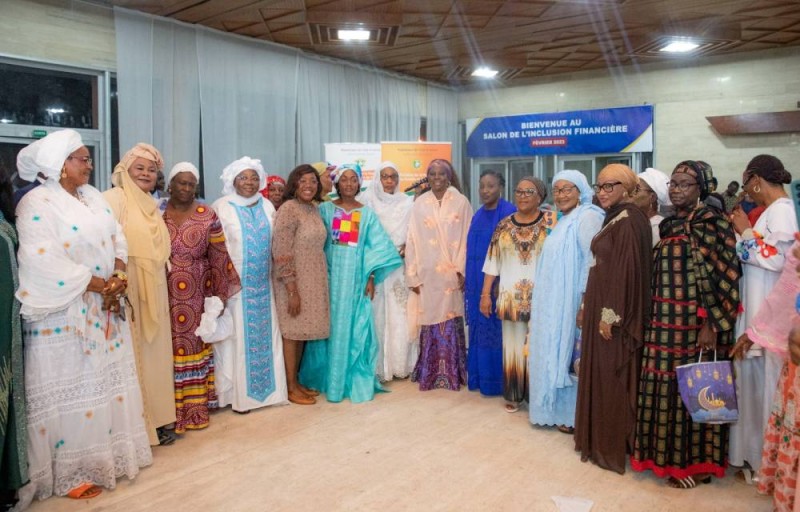 La ministre Kandia Camara fait des femmes des ambassadrices de paix. (Ph: Dr)