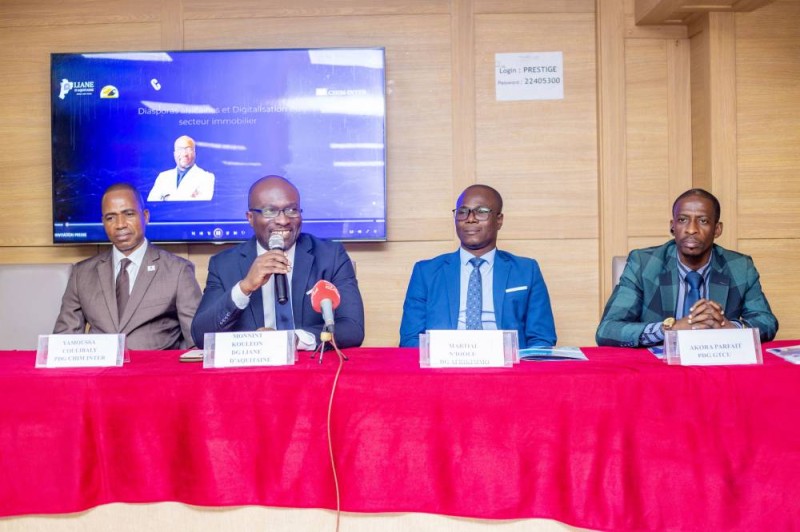 Monnint Kouléon, commissaire général de la conférence (au micro) et les partenaires de l’événement à la conférence de presse d’Abidjan (Dr)(1)