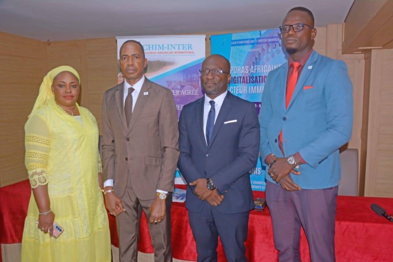 Yamoussa Coulibaly (2e à partir de la gauche) accompagne cette initiative (DR)