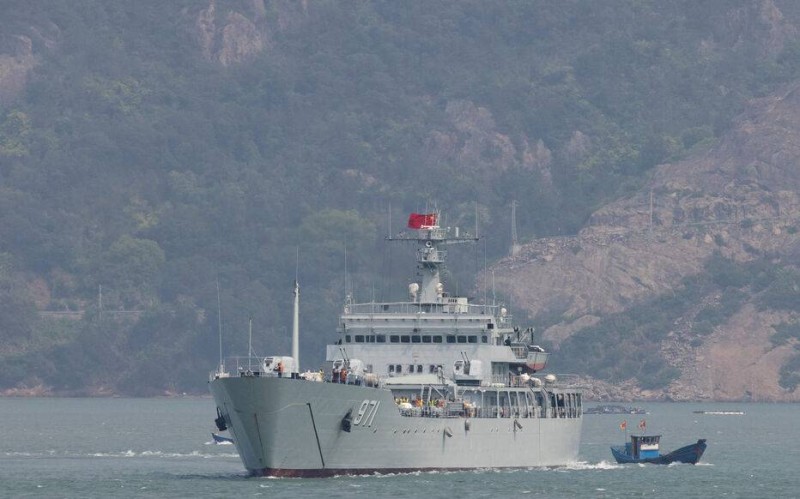 A Chinese warship sails during a military drill near Fuzhou, Fujian Province, near the Taiwan-controlled Matsu Islands that are close to the Chinese coast, China, April 8, 2023. REUTERS/Thomas Peter