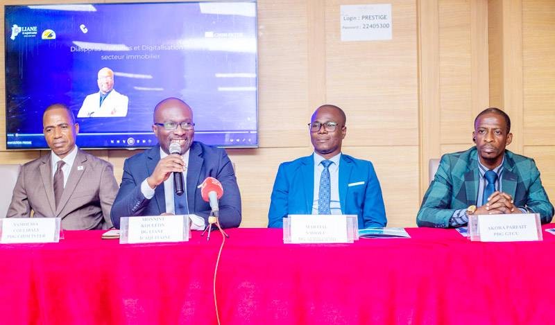 Monnint Kouléon, commissaire général de la conférence (au micro) et les partenaires de l’événement à la conférence de presse d’Abidjan. (Ph: Dr)