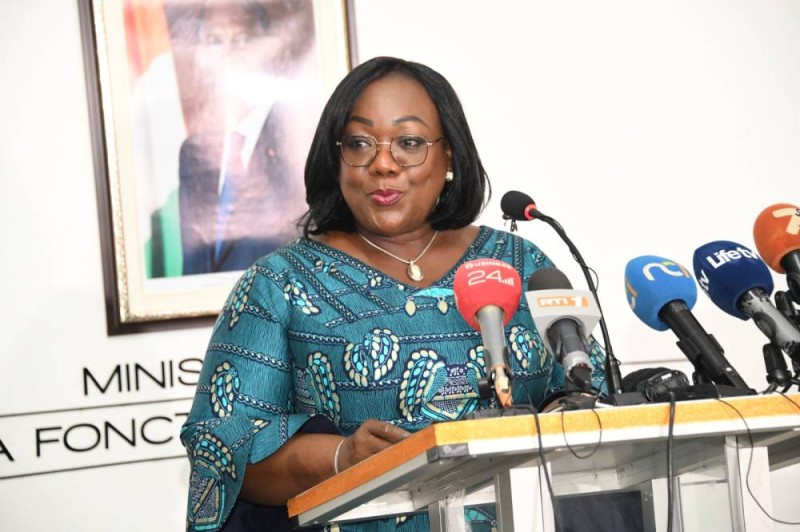 Le ministre de la Fonction publique, Anne Désirée Ouloto. (Ph: Dr)