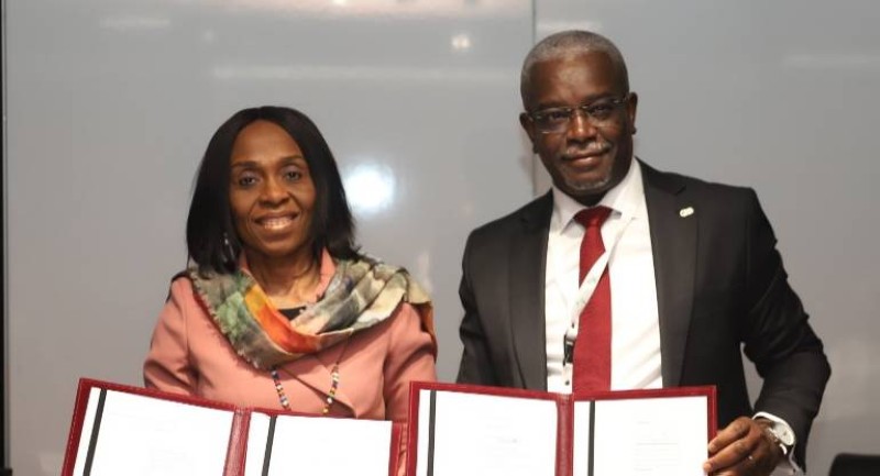 Kanayo Awani, vice-président exécutif - Banque d'Afreximbank (à gauche) et Calixte Tabangoli, Dg, Bpc le 30 mars 2023 au Caire