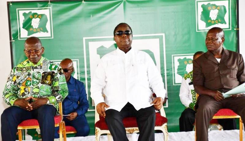 Henri Konan Bédié, le président du Pdci-Rda (en chemise blanche au milieu). (Ph: Dr)