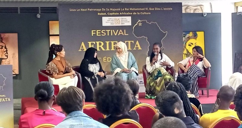 Dr Mona Al Mansouri, première créatrice de mode émirati 2è à partir de la gauche (Ph: Salif D.CHEICKNA)