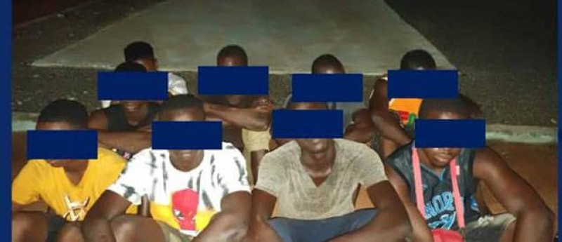 Les individus interpellés par la police. (Ph: Dgpn)