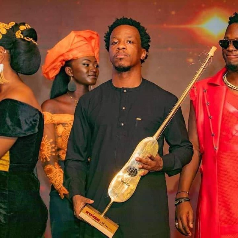 De son nom à l'état civil Salif Louis Kiekieta, l’artiste Smarty est né 1978 à Dimbokro en Côte d'Ivoire.