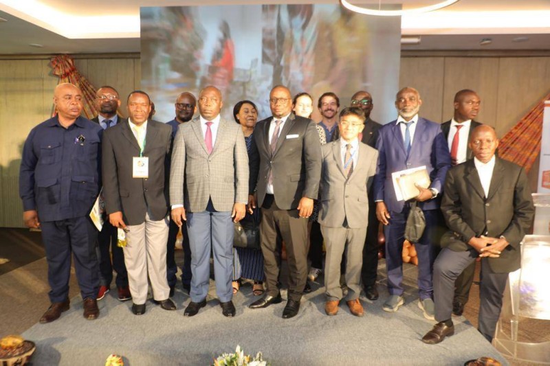 Photo de famille à l'issue de la cérémonie de lancement. (Ph: Dr)