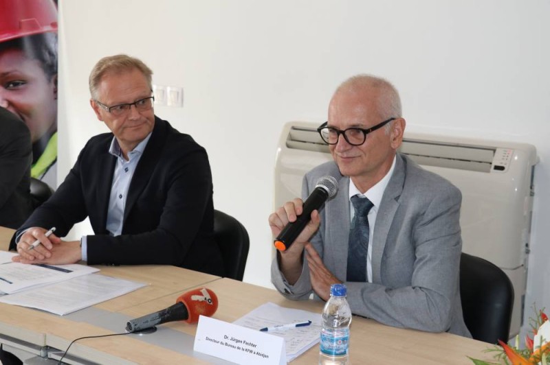 Droite Vers la Gauche - M.Ronald Beauer Directeur Senior IFE - Dr . Jürgen Fechter Directeur FfW Bureau Côte d'Ivoire