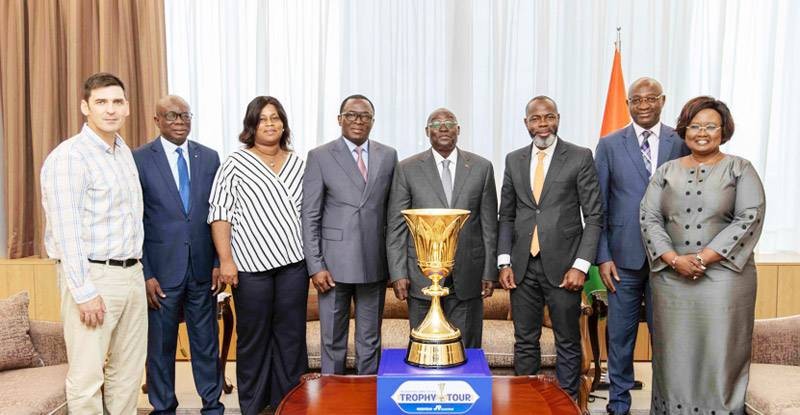 Le Vice-Président, au milieu a assuré la Fédération de basket-ball du soutien de l'Etat. (Ph: Dr)